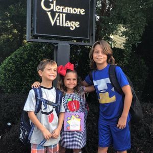 Meet your Posher, Lorie